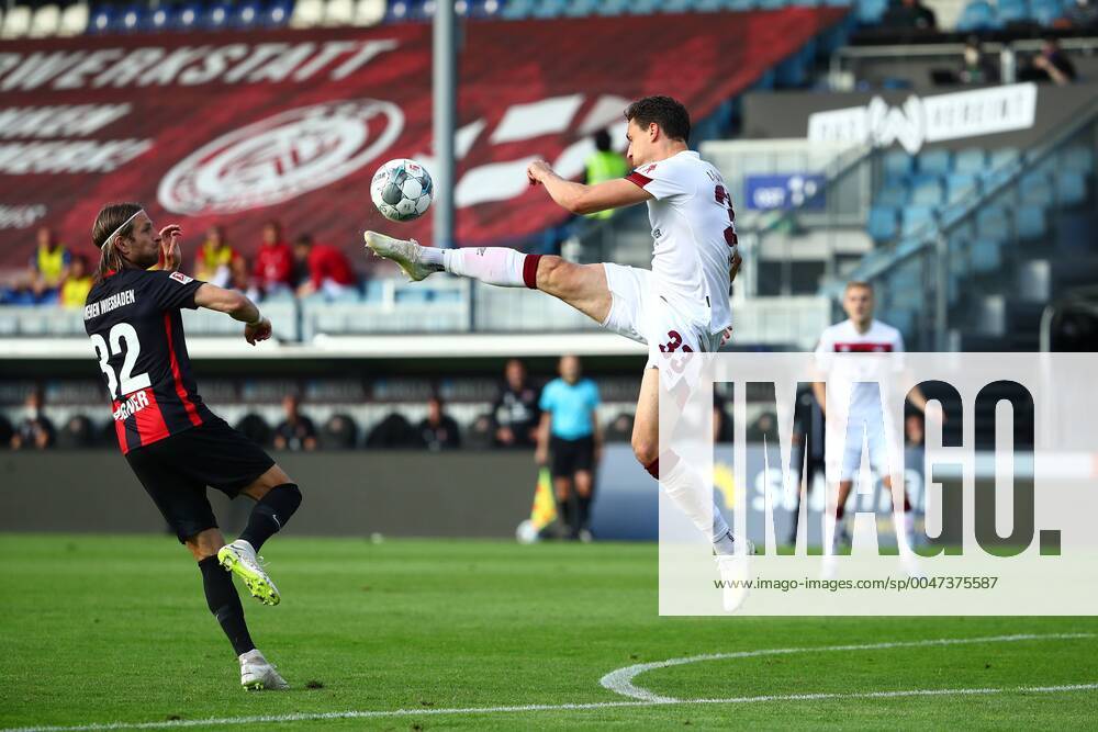 KW25 Georg Margreitter (Nuernberg) kommt vor Stefan Aigner (Wiesbaden) an den Ball SV Wehen Wiesbaden vs 1. FC Nuernberg, Fussball, 2. Liga, 16.06.2020 DFL REGULATIONS PROHIBIT ANY USE OF PHOTOGRAPHS AS IMAGE SEQUENCES AND OR QUASI-VIDEO SV Wehen Wiesbaden vs 1. FC Nuernberg, Fussball, 2. Liga, 16.06.2020 Wiesbaden