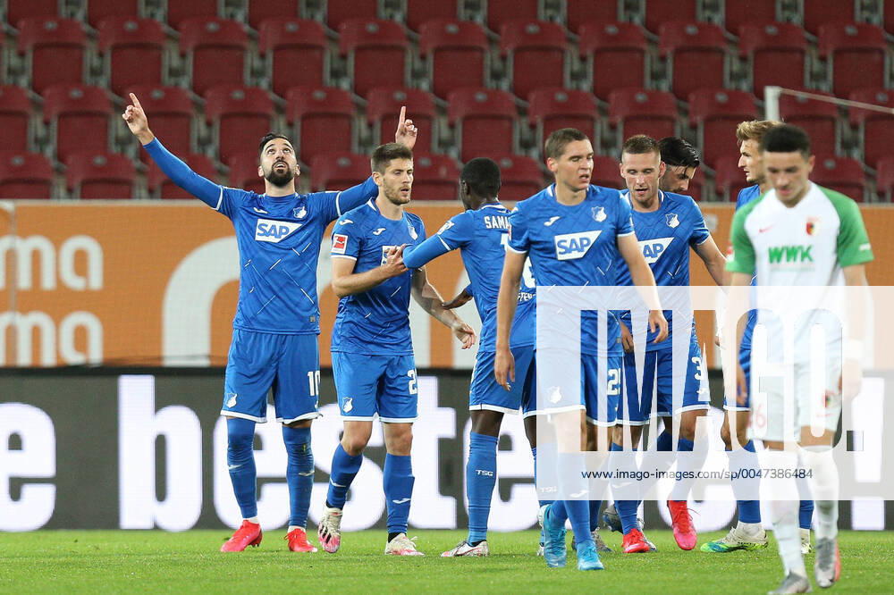 KW25 FC Augsburg vs. TSG 1899 Hoffenheim, 17.06.2020 die Mannschaft freut sich ueber das Tor von Munas Dabbur 10 (TSG 1899 Hoffenheim) zum 0:1, FC Augsburg vs. TSG 1899 Hoffenheim, 17.06.2020, Foto: Christian Kolbert kolbert-press pool - DFL regulations prohibit any use of photographs as image sequences and or quasi-video - Editorial Use ONLY - National and International News Agencies OUT Augsburg WWK Arena Bayern Deutschland