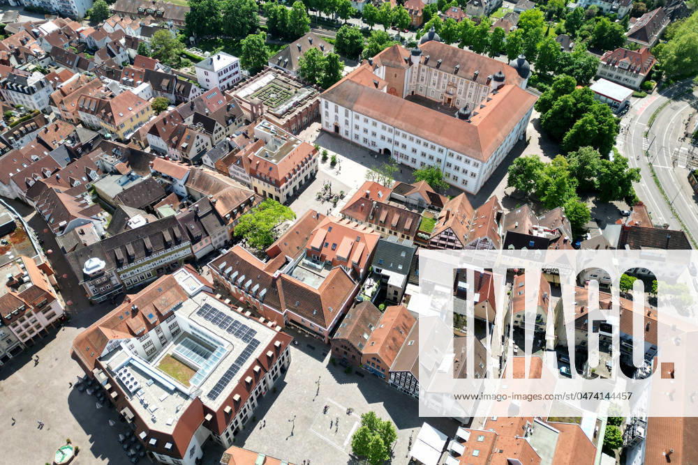 News Wirtschaft Reise, Ettlingen, emwirt v.l. Ettlingen Stadt Altstadt Kernstadt Rathaus Marktplatz Alb Schloss Ettlingen