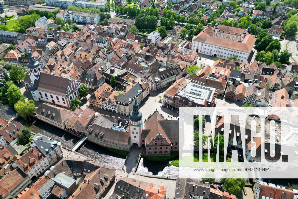 News Wirtschaft Reise, Ettlingen, emwirt v.l. Ettlingen Stadt Altstadt Kernstadt Rathaus Marktplatz Alb Schloss Ettlingen