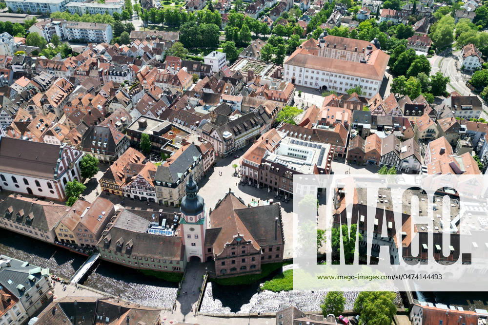News Wirtschaft Reise, Ettlingen, emwirt v.l. Ettlingen Stadt Altstadt Kernstadt Rathaus Marktplatz Alb Schloss Ettlingen