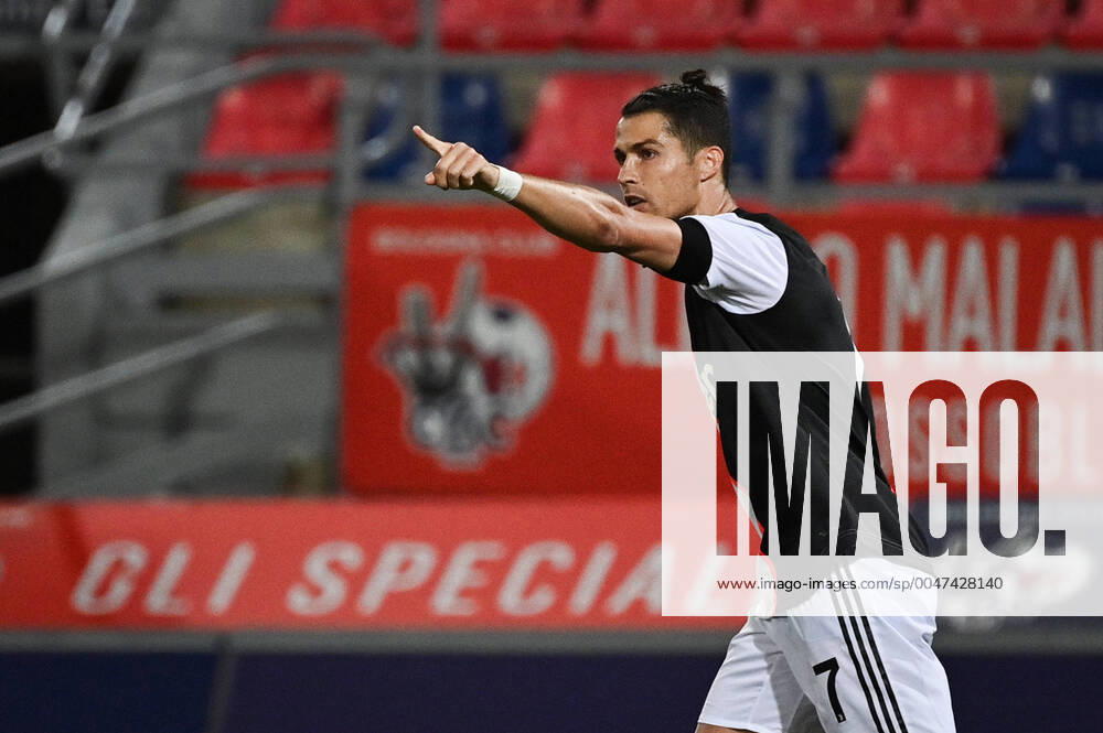 KW26 Photo Massimo Paolone LaPresse June 22, 2020 Bologna, Italy soccer Bologna vs Juventus - Italian Football Championship League A TIM 2019 2020 - stadio Renato Dall Ara stadium In the pic: Cristiano Ronaldo (Juventus F.C.) celebrates after scoring goal 0-1