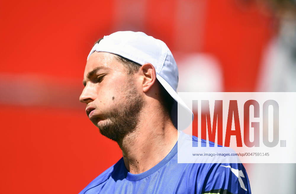 Jan-Lennard Struff (GER) enttäuscht Bett1ACES-Tennisturnier Tennis-Tournament, Tennisturnier, Damen und Herren auf LTTC Tot-Weiss Anlage im Steffi-Graf-Stadion Berlin