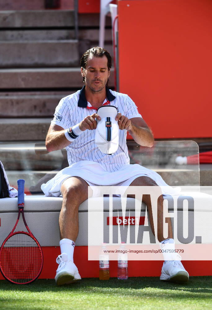 Tommy Haas (GER) bei einer Spielpause Tommy Hass (GER) vs Jannik Sinner (ITA) Bett1ACES-Tennisturnier Tennis-Tournament, Tennisturnier, Damen und Herren auf LTTC Tot-Weiss Anlage im Steffi-Graf-Stadion Berlin