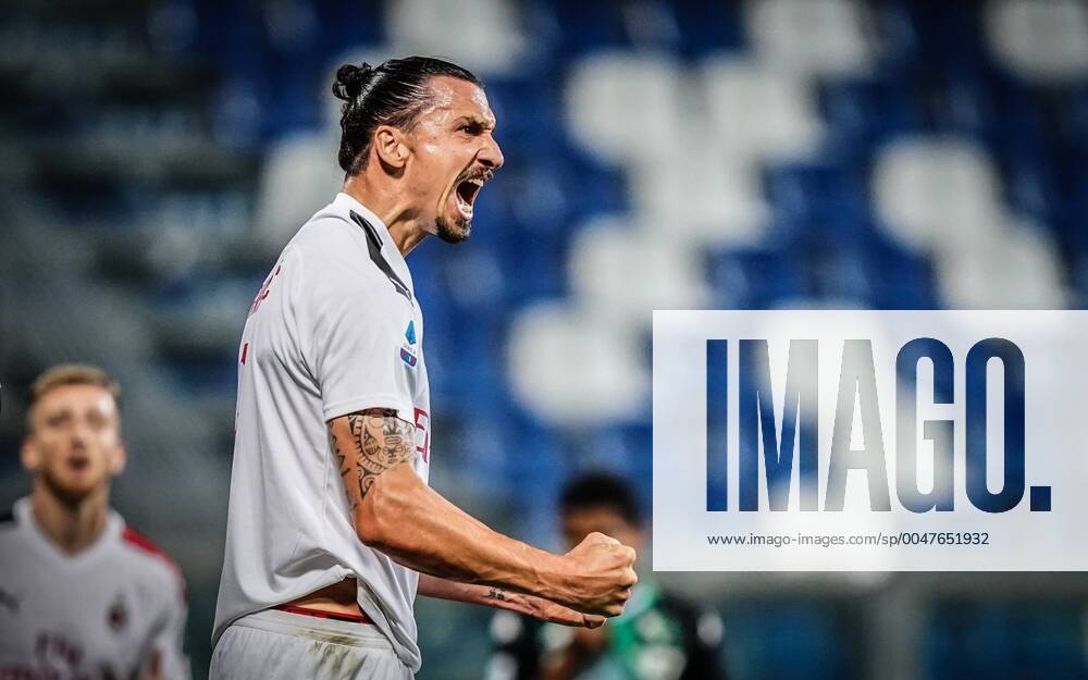 KW30 Photo LaPresse - Spada July 21 , 2020 Reggio Emilia ( Italy ) Soccer A.C. Milan- Season 2019-2020 - Serie A Sassuolo vs Milan In the pic: celebrates after scoring Zlatan Ibrahimovic 0-1