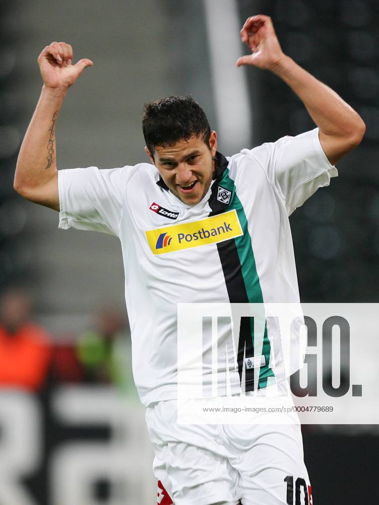 Mönchengladbach, Deutschland, 1.Fussball Bundesliga - Saison 2009 2010, Borussia Mönchengladbach , Gladbachs Raul Bobadilla jubelt o0 Gladbach