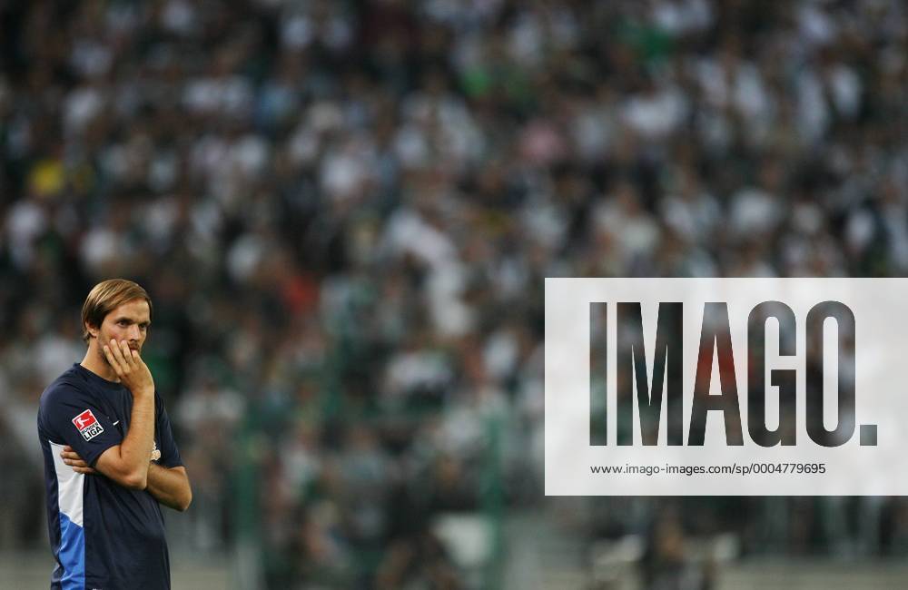 Mönchengladbach, Deutschland, 1.Fussball Bundesliga - Saison 2009 2010, FSV Mainz 05, Der Mainzer Trainer Thomas Tuchel enttäuscht