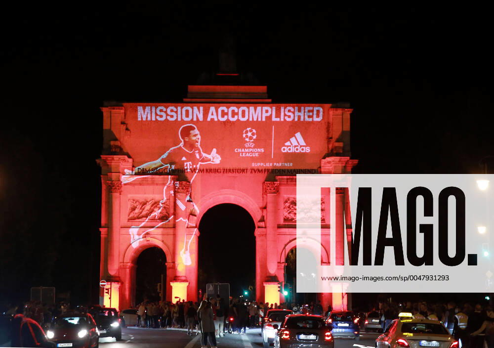 Munich, Germnany: the enlightened victory gate (Siegestor) after FC Bayern Muenchen has won the Football Championsleague. 2019 2020, Leopoldstrasse, Munich, .Aug 23, 2020, Munich Germnany - ZUMAf110 20200823_zap_f110_002