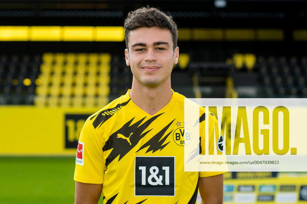 Offizieller Fototermin Borussia Dortmund 2020 Giovanni Reyna; Borussia Dortmund; 1.BL, Porträttermin 2020 2021 Foto: Alexandre Simoes BVB via TEAM2sportphoto Dortmund Nordrhein-Westfalen Deutschland