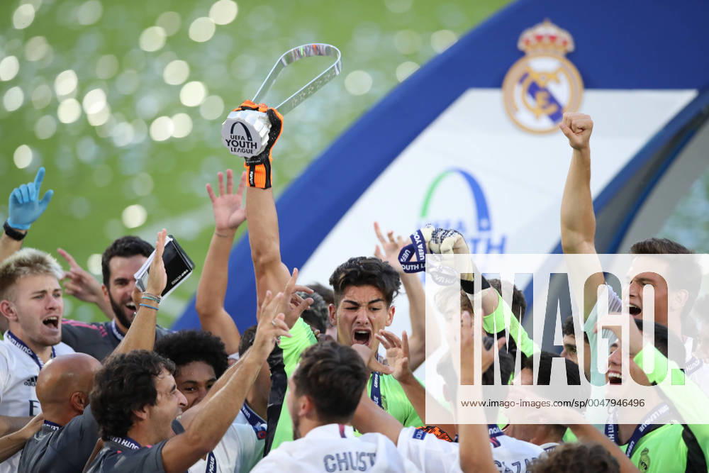 KW35 Real Madrid celebrate with the trophy during the UEFA Youth League match at Colovray Sports Centre, Nyon. Picture date: 25th August 2020. Picture credit should read: Jonathan Moscrop Sportimage . SPI-0636-0043