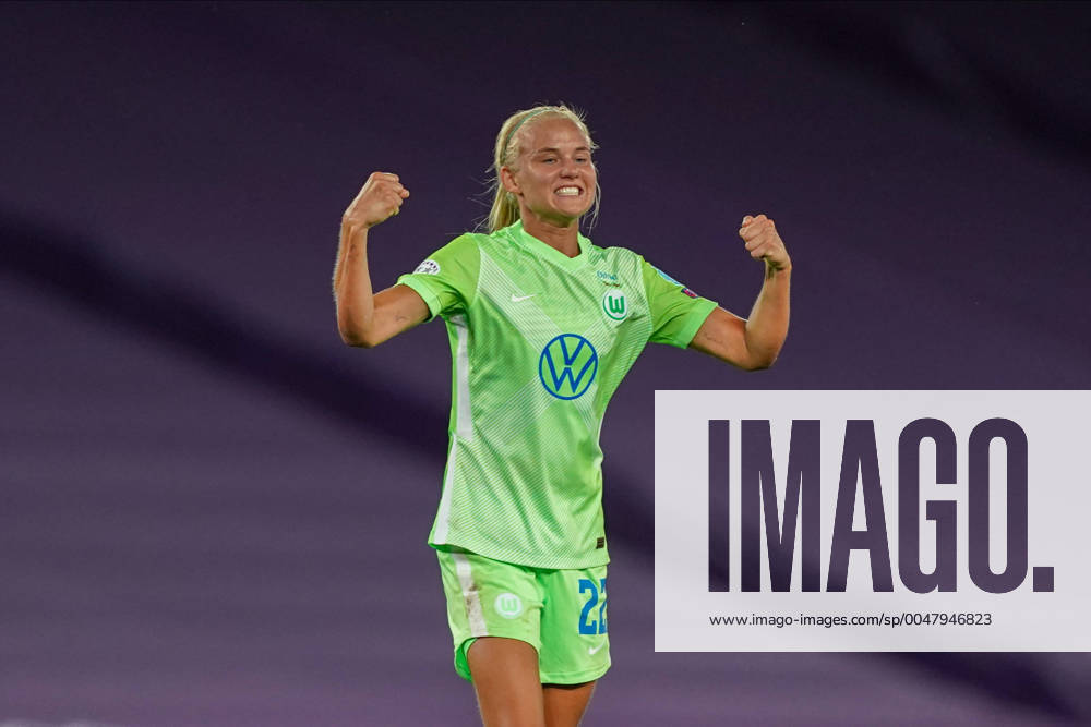 KW35 SAN SEBASTIAN, SPAIN, AUG 25: Pernille Harder ( 22 Wolfsburg) and Svenja Huth ( 10 Wolfsburg) celebrate their victory and entry into the Final during the UEFA Women?s Champions League football match (Semifinal) between VfL Wolfsburg and FC Barcelona, Barca . Daniela Porcelli SPP VfL Wolfsburg v FC Barcelona