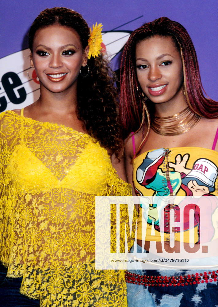 Beyonce and sister Solange Knowles at the Teen Choice Awards, August 2001
