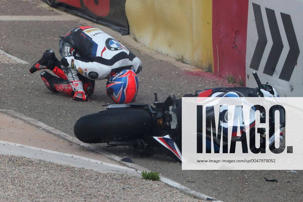 KW35 British Superbike rider Tom Sykes reacts after crashing during the Tissot Superpole race held within the WSBK Superbike Aragon-Alcaniz at Motorland circuit in Alcaniz, Spain, 29 August 2020. WSBK Free training session !ACHTUNG: NUR REDAKTIONELLE NUTZUNG!