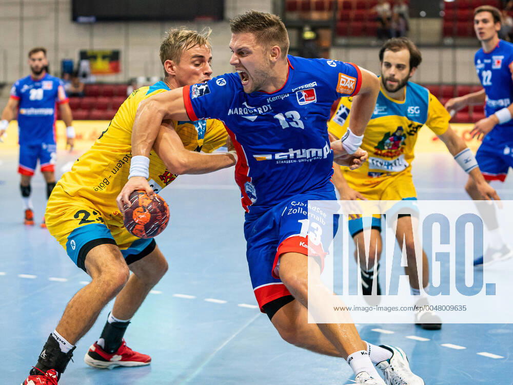 KW35 Fabian Wiederstein (HBW Balingen-Weilstetten, 13) gegen Joschua Braun (HSG Konstanz, 23), HSG Konstanz vs. HBW Balingen-Weilstetten, BGV Handball Cup 2020, Handball, Herren, 30.08.2020 HSG Konstanz vs. HBW Balingen-Weilstetten, BGV Handball Cup 2020, Handball, Herren, 30.08.2020 Stuttgart