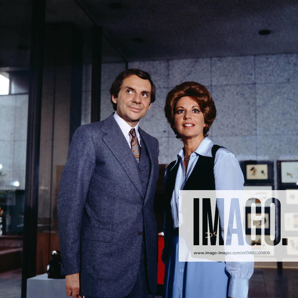 EIN MANN FÜR ALLE FÄLLE Ein Mann für alle Fälle, ZDF Serie, 1978, Bild: Harald Juhnke und Johanna von Koczian in einer Drehpause, Berlin Deutschland