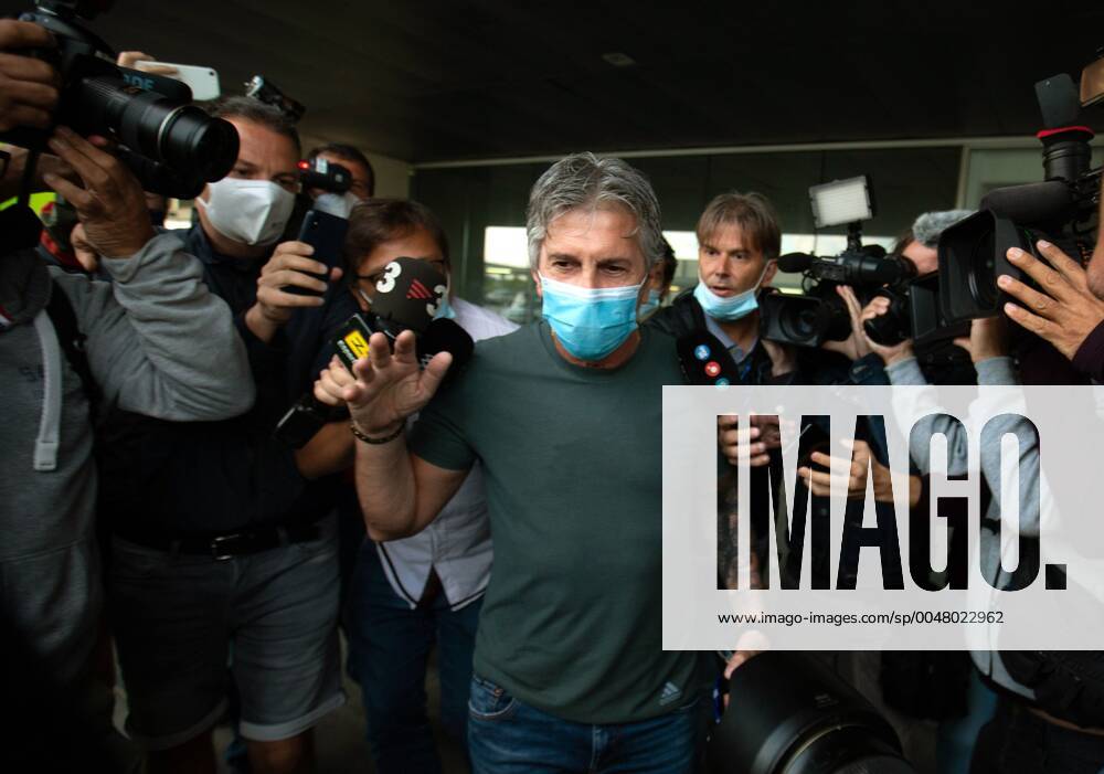 Lionel Messi s father and representative, Jorge Messi at his arrival to El Prat Airport in Barcelona, Catalonia, Spain on 02 September 2020. Jorge Messi will meet FC Barcelona, Barca s president Josep Maria Bartomeu to talk about the future of his son after the desition of Messi of leaving the team where he has been playing the last 14 seassons and where he grew up. Lionel Messi s father and representative, Jorge Messi arrives to Barcelona !ACHTUNG: NUR REDAKTIONELLE NUTZUNG!