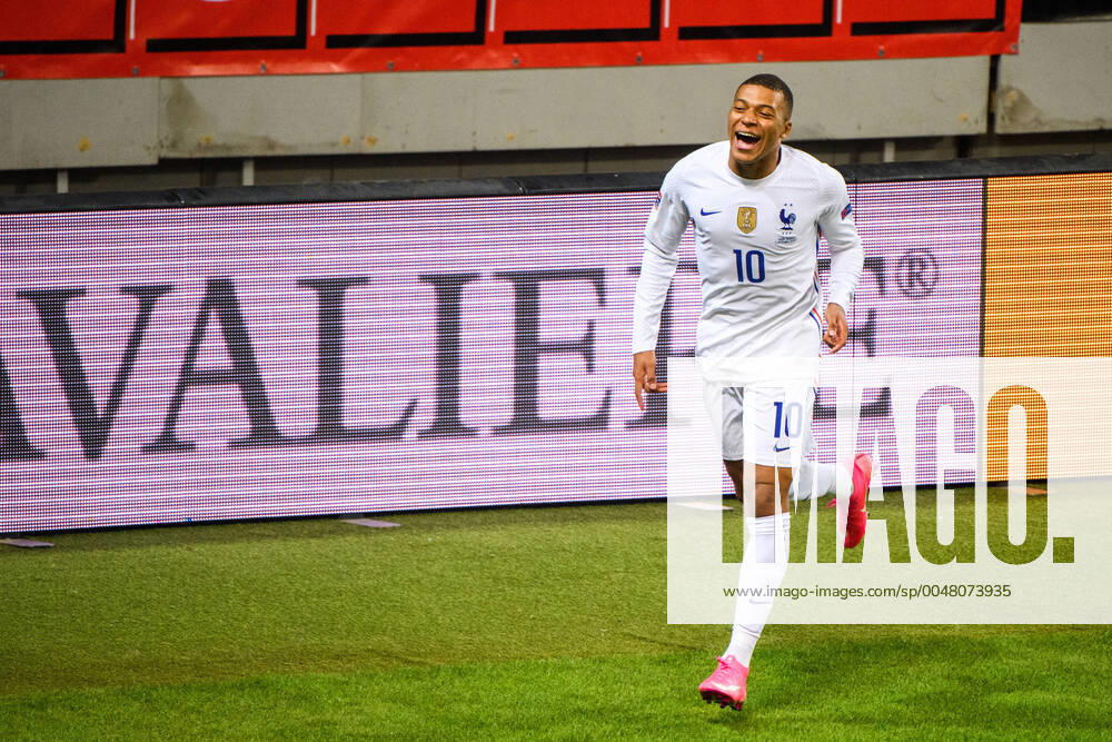 Kylian MbappÃ of France celebrates the 0-1 goal during the Nations League football match between Sweden and France on September 5, 2020 in Stockholm. Photo: Simon Hastegard BILDBYRAN kod SH JM0013 bbeng fotboll fotball football soccer landskamp nations league sverige sweden sverige a frankrike france jubel