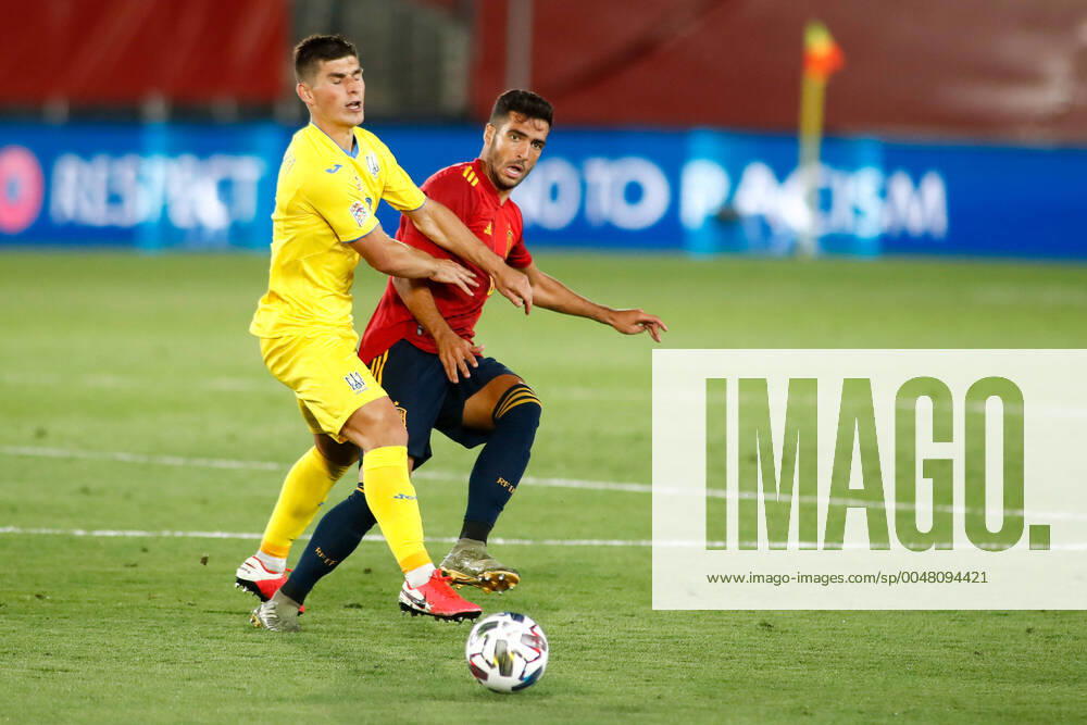Mikel Merino of Spain and Bogdan Mykhaylichenko of Ukraine in action during the Nations League football match played between Spain and Ukraine at Alfredo Di Stefano stadium on september 06, 2020 in Valdebebas, Madrid, Spain. Valdebebas SPAIN - ZUMAa181 20200906_zaa_a181_022