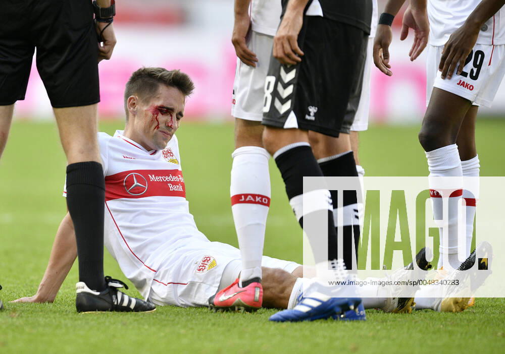 KW38 Philipp Klement VfB Stuttgart verletzt Verletzung butet am Kopf Kopfwunde Blut VfB Stuttgart vs SC Freiburg SCF 19.09.2020 DFL REGULATIONS PROHIBIT ANY USE OF PHOTOGRAPHS AS IMAGE SEQUENCES AND OR QUASI-VIDEO VfB Stuttgart vs SC Freiburg