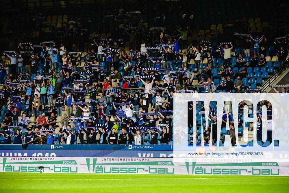 KW39 Fußball 2. Bundesliga 1. Spieltag VfL Bochum - FC St. Pauli am 21.09.2020 im Vonovia Ruhrstadion in Bochum Fans im Stadion DFL regulations prohibit any use of photographs as image sequences and or quasi-video.