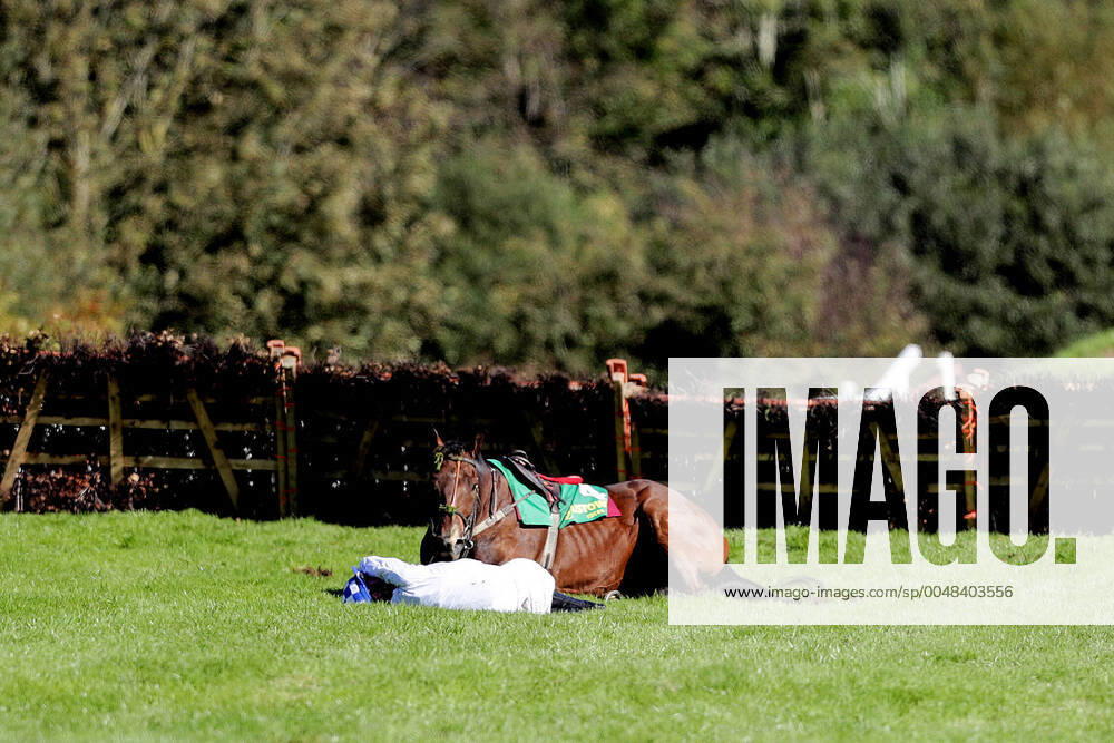 KW39 Listowel Racing, Listowel Racecourse, Co. Kerry 23 9 2020 The Remembering Tommy McGivern Maiden Hurdle Donagh Meyler falls from Go Willie Joe Donagh Meyler falls from Go Willie Joe 23 9 2020