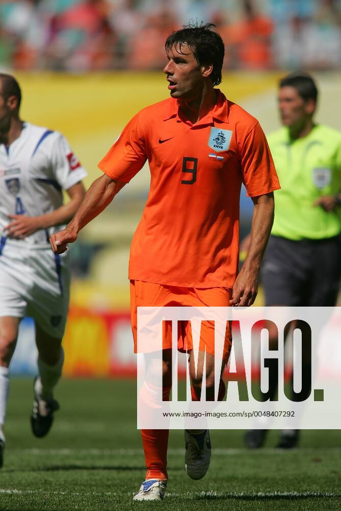 RUUD VAN NISTELROOY HOLLAND & Manchester United, ManU FC SERBIA MONTENEGRO V HOLLAND WORLD CUP, LEIPZIG, GERMANY 11-Jun-06 DIL45879