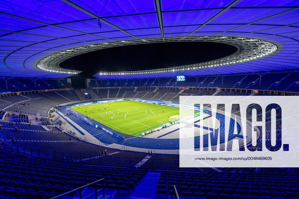 KW39 Fussball Berlin 25.09.2020 Saison 2020 2021 1. Bundesliga DFL Hertha BSC Berlin - Eintracht Frankfurt Berliner Olympiastadion sportstätte 5000 Personen befinden sich bei diesem Bundesligaspiel im Stadion Covid-19 Corona