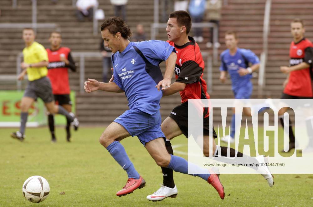 Eintracht Frankfurt - SV Darmstadt 98. Burak Bilgin (Darmstadt, links), Aldin Rizvanovic (Frankfurt) - A Junioren Bundesliga