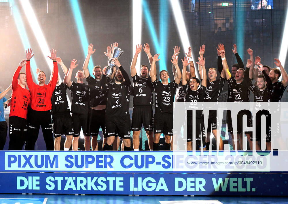 KW39 Handball Supercup: THW Kiel - SG Flensburg-Handewitt 26.09.2020 in Düsseldorf. Der THW Kiel als Supercupsieger 2020.