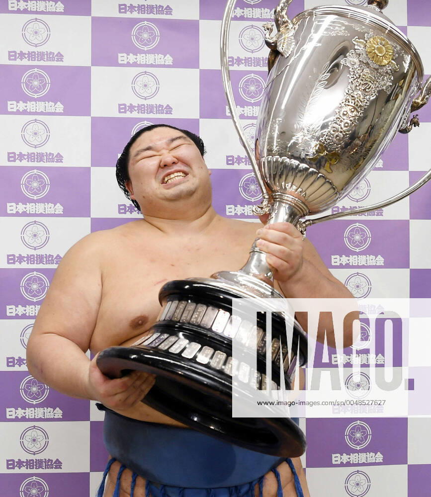 KW39 Autumn Grand Sumo Tournament Sekiwake Shodai poses for a photo with his trophy after winning his first career top-division title at the Autumn Grand Sumo Tournament at Tokyo s Ryogoku Kokugikan on Sept. 27, 2020. (Pool photo)