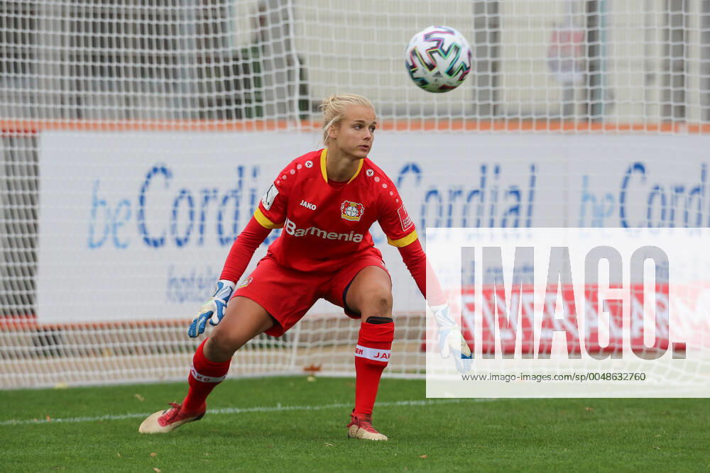 Leverkusen, Deutschland, 04.10.2020, Frauen Bundesliga Flyeralarm, 4. Spieltag, Bayer 04 Leverkusen - VfL Wolfsburg, Torhueterin Anna Klink (B04) (