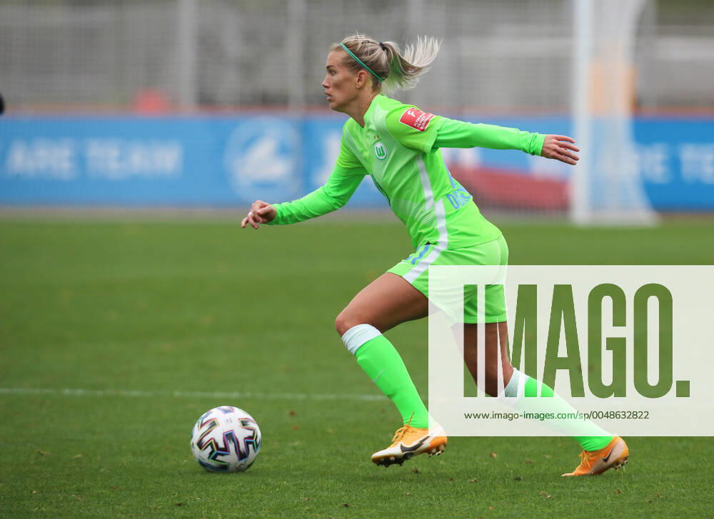 Leverkusen, Deutschland, 04.10.2020, Frauen Bundesliga Flyeralarm, 4. Spieltag, Bayer 04 Leverkusen - VfL Wolfsburg, Lara Dickenmann (Wolfsburg) (