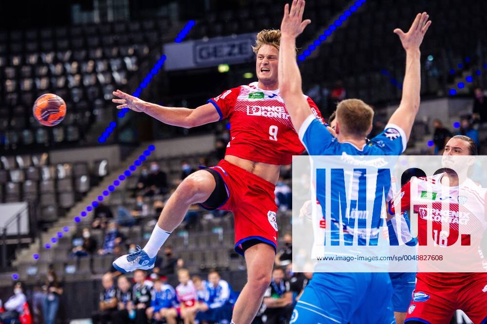 Vl. Jonathan Carlsbogard (TBV Lemgo Lippe 9) ; Adam Loenn (TVB Stuttgart 11) ; Marcel Timm (TBV Lemgo Lippe 16) ; 1. Handball Bundesliga: TVB Stuttgart - TBV Lemgo Lippe am 18.10.2020 in Stuttgart (PORSCHE Arena), Baden-Wuerttemberg, Deutschland Stuttgart. 18.10.20 Handball , Stuttgart Baden Wuerttemberg Deutschland Porsche Arena