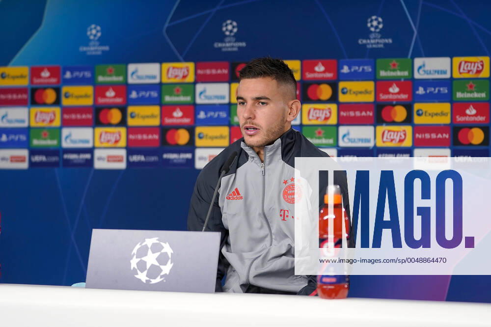 Fußball Champions League Gruppenphase 1. Spieltag Pressekonferenz FC Bayern München am 20.10.2020 auf dem Trainingsgelände an der Säbener Straße in München Lucas Hernandez ( München ) DFB regulations prohibit any use of photographs as image sequences and or quasi-video. Foto: Poolfoto Marco Donato FC Bayern München via REVIERFOTO Pressekonferenz FC Bayern München