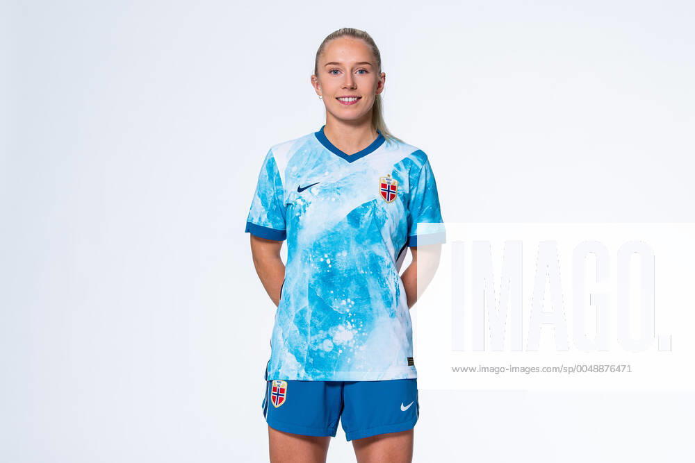 Thea Bjelde of the Norwegian women?s national football team poses for a portrait on October 22, 2020 in Oslo. Photo: Vegard Wivestad Grott BILDBYRAN kod VG VG0061 bbeng fotball fotboll football norge norway a kvinner portrett porträtt portraits dam