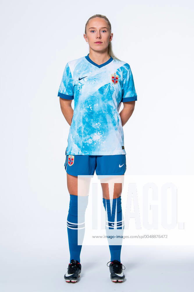 Thea Bjelde of the Norwegian women?s national football team poses for a portrait on October 22, 2020 in Oslo. Photo: Vegard Wivestad Grott BILDBYRAN kod VG VG0061 bbeng fotball fotboll football norge norway a kvinner portrett porträtt portraits dam
