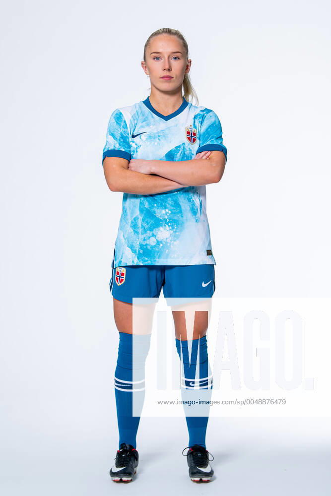 Thea Bjelde of the Norwegian women?s national football team poses for a portrait on October 22, 2020 in Oslo. Photo: Vegard Wivestad Grott BILDBYRAN kod VG VG0061 bbeng fotball fotboll football norge norway a kvinner portrett porträtt portraits dam