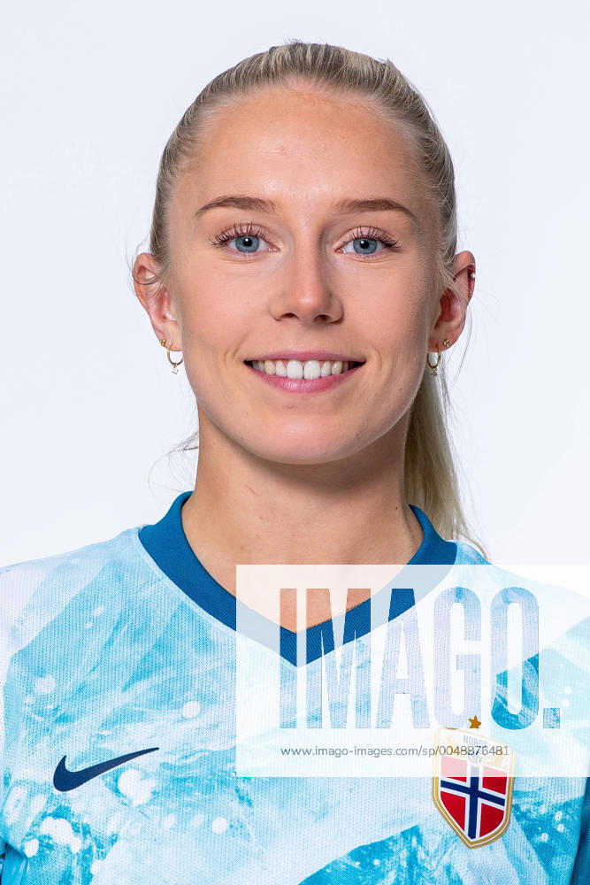 Thea Bjelde of the Norwegian women?s national football team poses for a portrait on October 22, 2020 in Oslo. Photo: Vegard Wivestad Grott BILDBYRAN kod VG VG0061 bbeng fotball fotboll football norge norway a kvinner portrett porträtt portraits dam