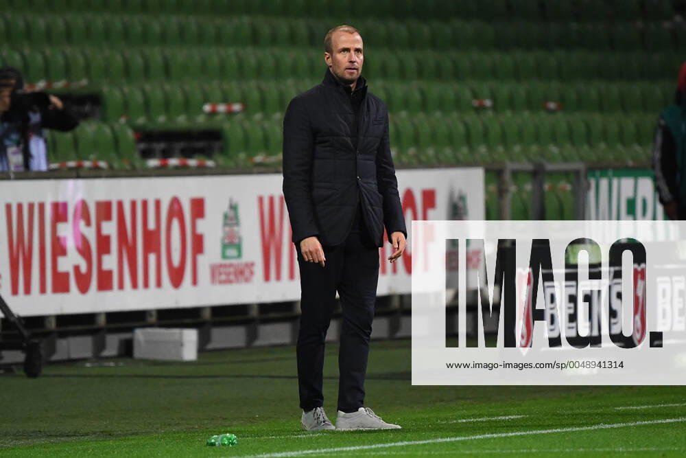 1.Fussball Bundesliga, SV Werder Bremen - TSG 1899 Hoffenheim,. v.l.n.r, Hoffenheims Trainer Sebastian Hoeness (TSG 1899 Hoffenheim) Bremen