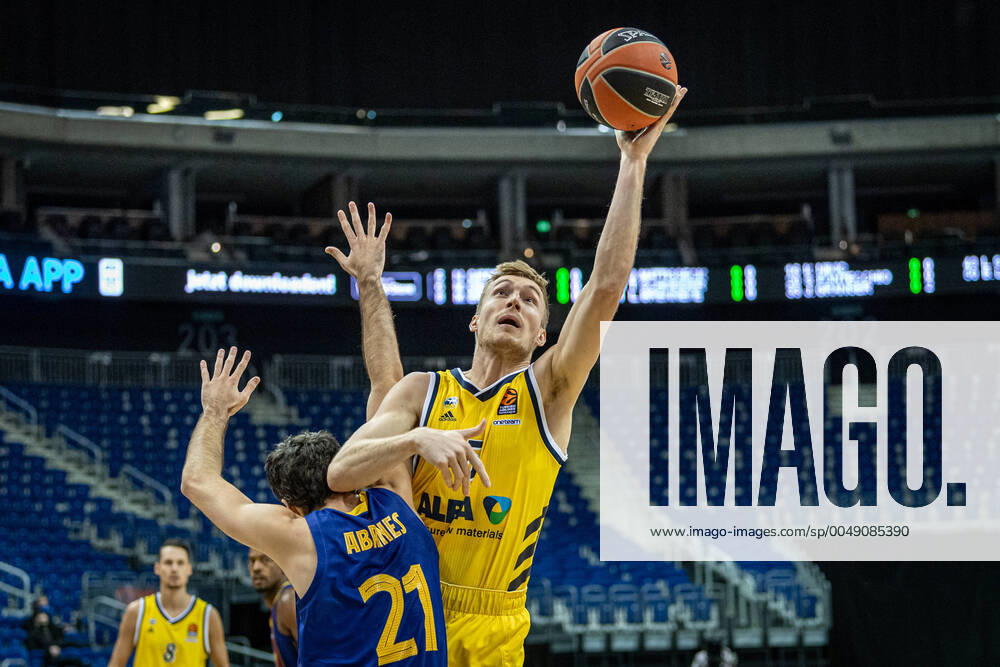 KW45 Basketball Berlin 05.11.2020 Saison 2020 2021 Euroleague Regular Season Alba Berlin - FC Barcelona, Barca Niels Giffey (Alba Berlin, No.05) Alex Abrines (Barcelona, No.21)