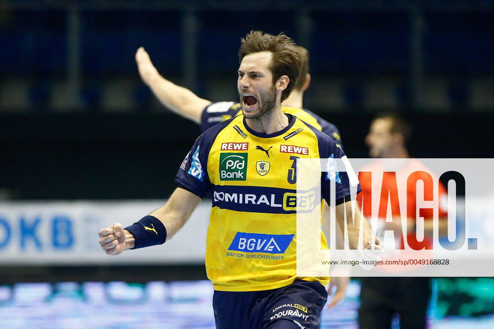 Handball Liqui Moly HBL, SC Magdeburg - Rhein Neckar Loewen, v.l. Uwe Gensheimer (Rhein Neckar Loewen, 3) Jubel, Torjubel, jubelt ueber das Tor, celebrate the goal, celebration GETEC Arena