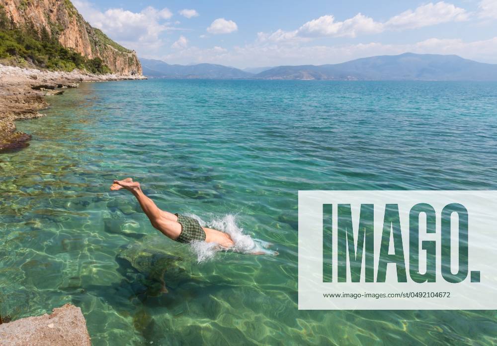 Jumping into sea ,model released, Symbolfoto; springende hinein Meer ,model released, Symbolfoto ING_19071_13671 RECORD DATE NOT STATED