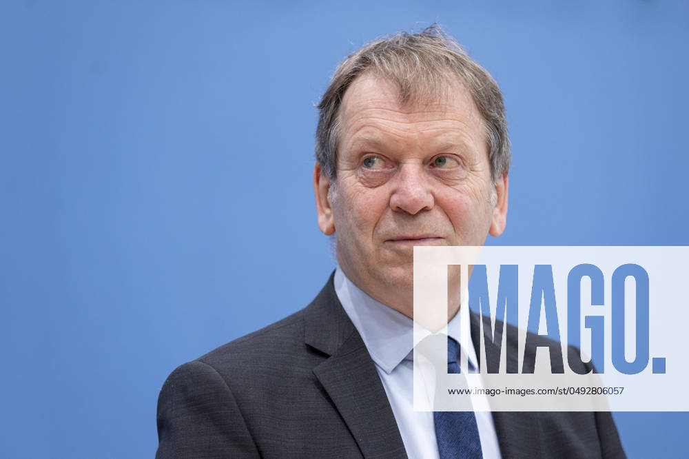 Prof. Dr. Hans-Martin Henning, Vorsitzender vom Expertenrat fâˆöºr Klimafragen (ERK), aufgenommen im Rahmen der Pressekonferenz zum Sondergutachten zur Pruefung der Treibhausgas-Projektionsdaten 2024 im Haus der Bundespressekonferenz in Berlin, 03.06.2024. Berlin Deutschland