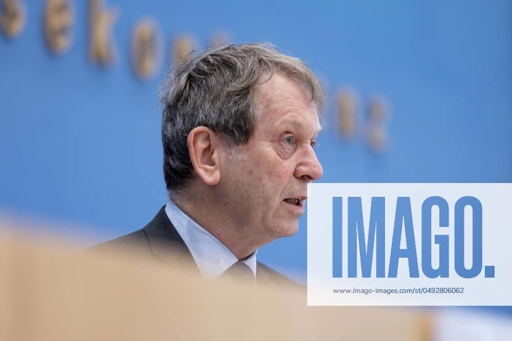 Prof. Dr. Hans-Martin Henning, Vorsitzender vom Expertenrat fâˆöºr Klimafragen (ERK), aufgenommen im Rahmen der Pressekonferenz zum Sondergutachten zur Pruefung der Treibhausgas-Projektionsdaten 2024 im Haus der Bundespressekonferenz in Berlin, 03.06.2024. Berlin Deutschland