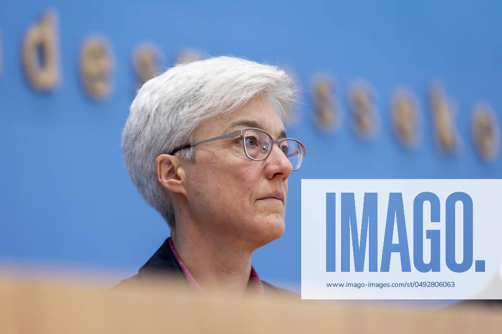 Dr. Brigitte Knopf, Stellv. Vorsitzende vom Expertenrat fâˆöºr Klimafragen, aufgenommen im Rahmen der Pressekonferenz zum Sondergutachten zur Pruefung der Treibhausgas-Projektionsdaten 2024 im Haus der Bundespressekonferenz in Berlin, 03.06.2024. Berlin Deutschland