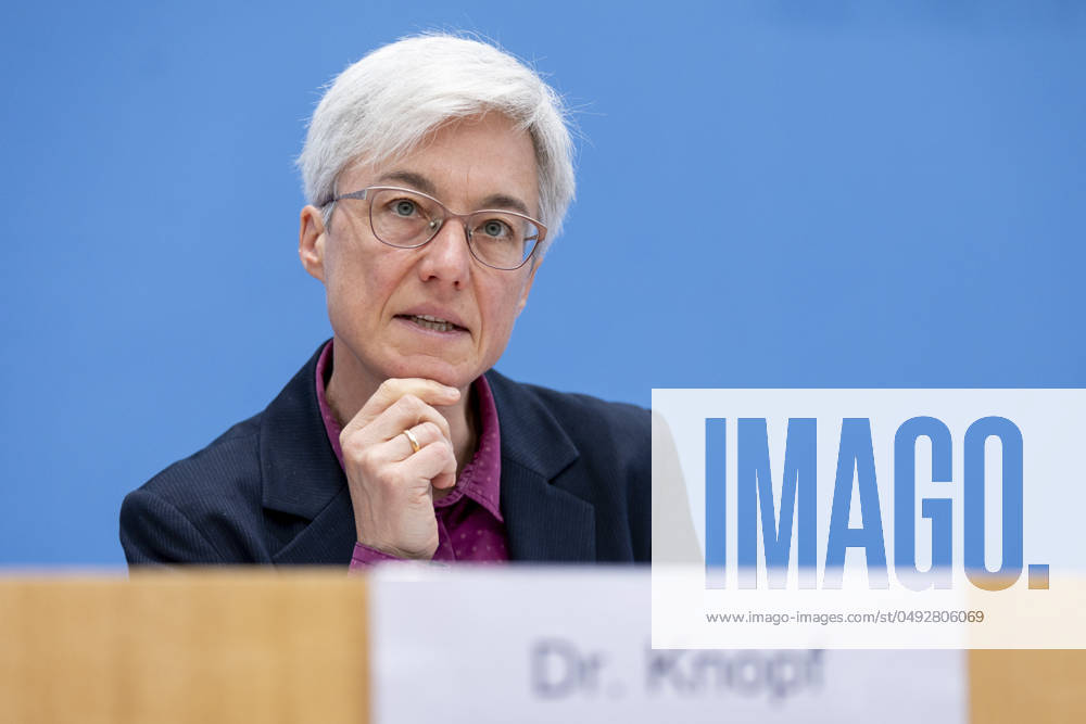 Dr. Brigitte Knopf, Stellv. Vorsitzende vom Expertenrat fâˆöºr Klimafragen, aufgenommen im Rahmen der Pressekonferenz zum Sondergutachten zur Pruefung der Treibhausgas-Projektionsdaten 2024 im Haus der Bundespressekonferenz in Berlin, 03.06.2024. Berlin Deutschland