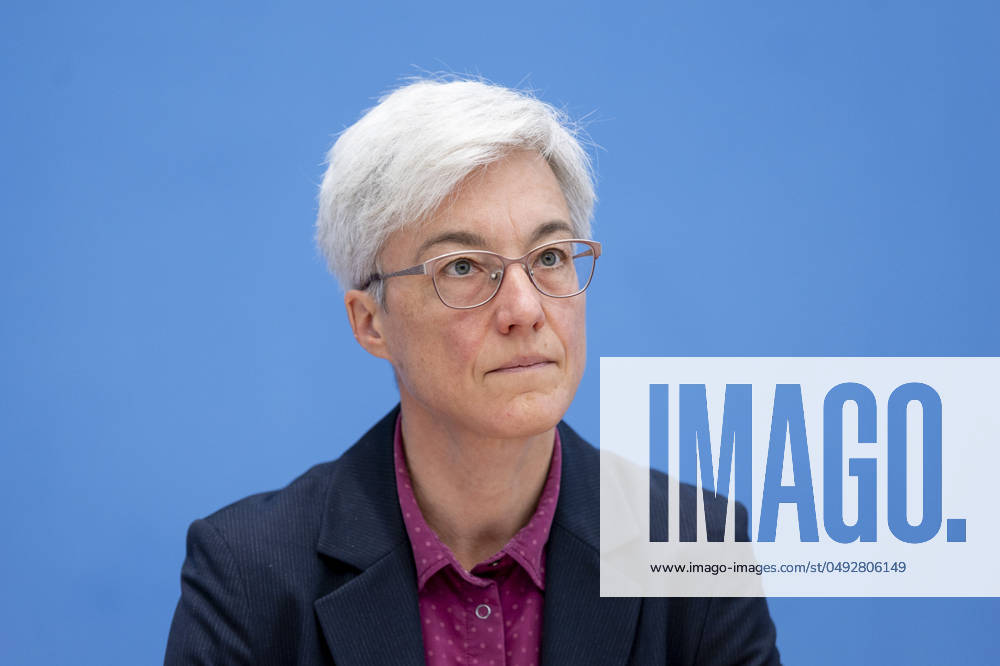 Dr. Brigitte Knopf, Stellv. Vorsitzende vom Expertenrat fâˆöºr Klimafragen, aufgenommen im Rahmen der Pressekonferenz zum Sondergutachten zur Pruefung der Treibhausgas-Projektionsdaten 2024 im Haus der Bundespressekonferenz in Berlin, 03.06.2024. Berlin Deutschland