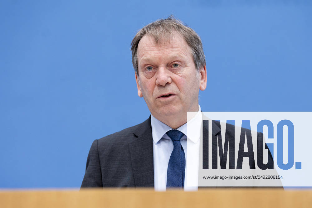 Prof. Dr. Hans-Martin Henning, Vorsitzender vom Expertenrat fâˆöºr Klimafragen (ERK), aufgenommen im Rahmen der Pressekonferenz zum Sondergutachten zur Pruefung der Treibhausgas-Projektionsdaten 2024 im Haus der Bundespressekonferenz in Berlin, 03.06.2024. Berlin Deutschland