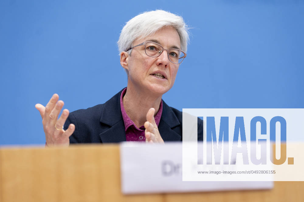 Dr. Brigitte Knopf, Stellv. Vorsitzende vom Expertenrat fâˆöºr Klimafragen, aufgenommen im Rahmen der Pressekonferenz zum Sondergutachten zur Pruefung der Treibhausgas-Projektionsdaten 2024 im Haus der Bundespressekonferenz in Berlin, 03.06.2024. Berlin Deutschland