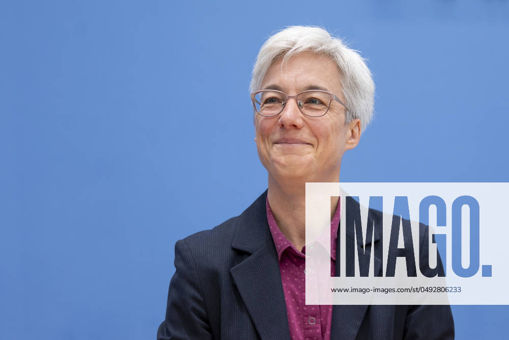 Dr. Brigitte Knopf, Stellv. Vorsitzende vom Expertenrat fâˆöºr Klimafragen, aufgenommen im Rahmen der Pressekonferenz zum Sondergutachten zur Pruefung der Treibhausgas-Projektionsdaten 2024 im Haus der Bundespressekonferenz in Berlin, 03.06.2024. Berlin Deutschland